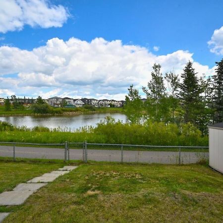 52-3 Bed Suite On Lake Central Ac By Airport 卡加利 外观 照片