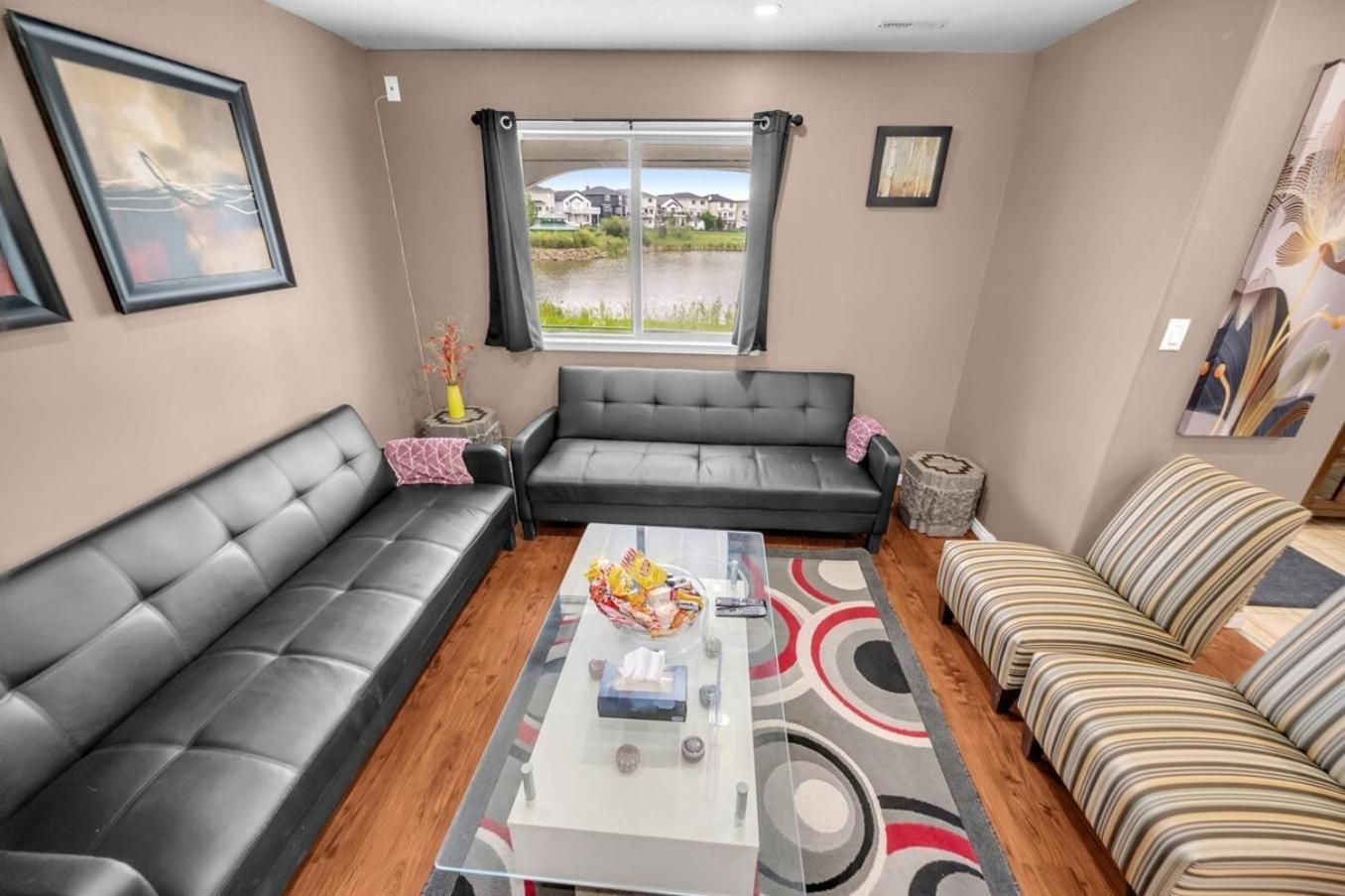 52-3 Bed Suite On Lake Central Ac By Airport 卡加利 外观 照片