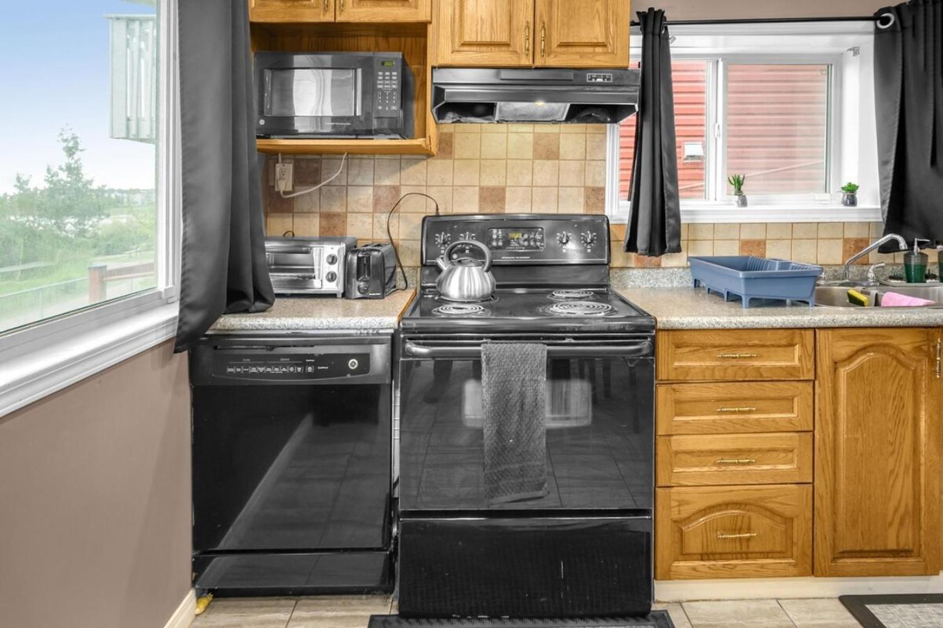 52-3 Bed Suite On Lake Central Ac By Airport 卡加利 外观 照片