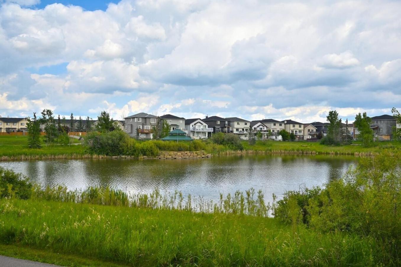 52-3 Bed Suite On Lake Central Ac By Airport 卡加利 外观 照片
