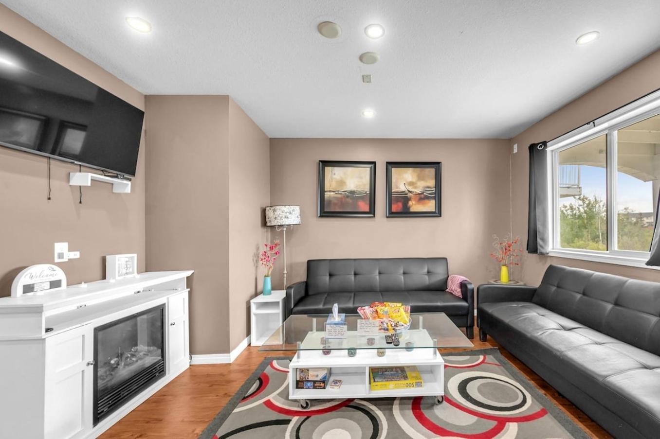 52-3 Bed Suite On Lake Central Ac By Airport 卡加利 外观 照片