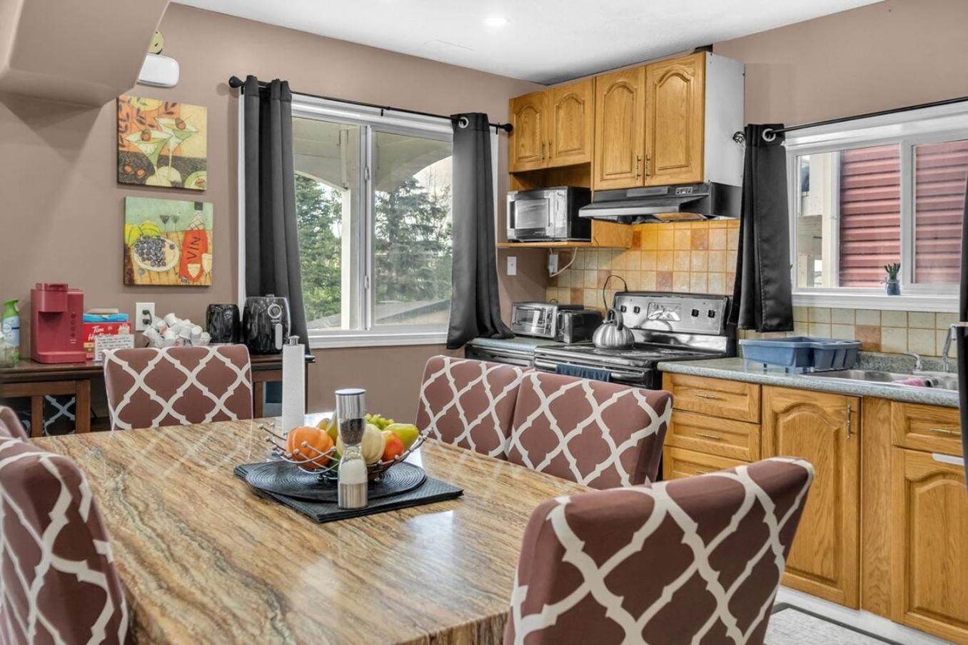 52-3 Bed Suite On Lake Central Ac By Airport 卡加利 外观 照片